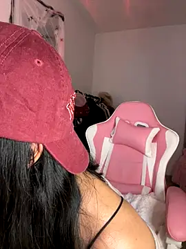 Snapshot of Emily-14 chatting on October 29, 2025, 4:00 am Emily-14 online show from October 29, 2025, 4:00 am