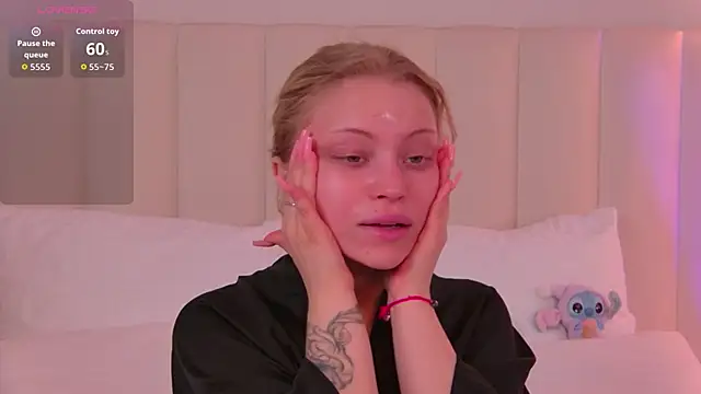 Snapshot of DorisHell chatting on October 11, 2025, 2:56 am DorisHell online show from October 11, 2025, 2:56 am