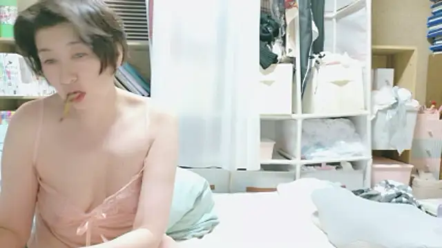 Snapshot of morikawa_sayaka chatting on April 26, 2026, 12:46 pm morikawa sayaka online show from April 26, 2026, 12:46 pm