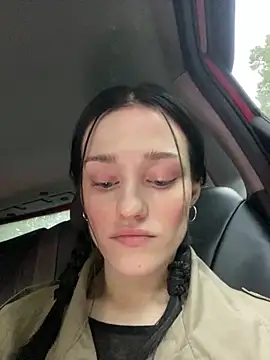 Mia Mia M online show from May 27, 2026, 4:03 pm