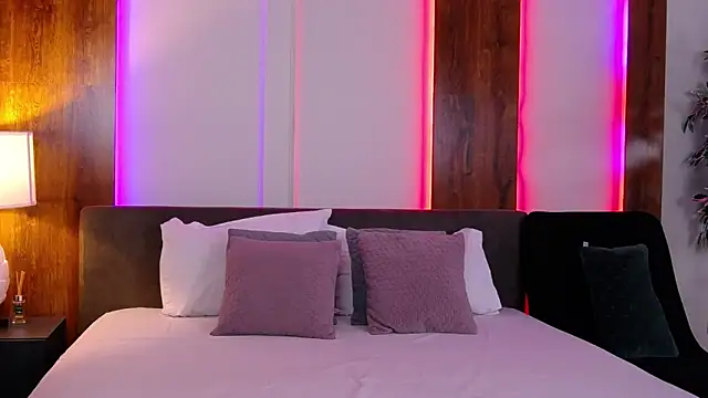 SkylerSpark online show from November 11, 2025, 10:04 pm