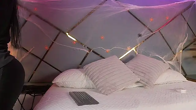 Snapshot of giorgia_13 chatting on October 29, 2025, 3:05 am giorgia 13 online show from October 29, 2025, 3:05 am