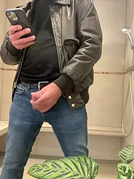 Snapshot of Sash_Ge chatting on January 29, 2025, 9:44 am Sash Ge online show from January 29, 2025, 9:44 am