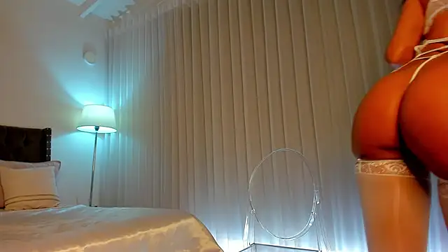 Snapshot of Anierouse1 chatting on October 12, 2025, 5:25 pm Anierouse1 online show from October 12, 2025, 5:25 pm