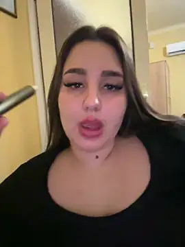 Snapshot of Natalie_21 chatting on January 10, 2025, 12:49 am Natalie 21 online show from January 10, 2025, 12:49 am