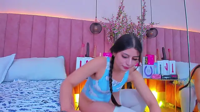 CarolineeMoreno online show from September 10, 2025, 12:59 pm