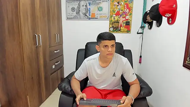 Snapshot of boss_of_cash chatting on October 1, 2025, 12:06 am boss of cash online show from October 1, 2025, 12:06 am