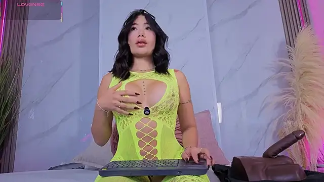 Chlooee   online show from February 14, 2026, 1:50 am