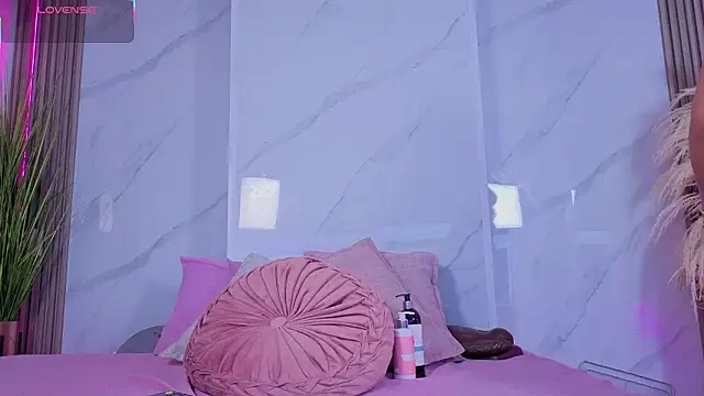 Chlooee   online show from March 12, 2026, 2:17 am