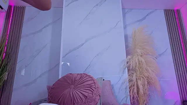 Chlooee   online show from March 27, 2026, 3:48 am