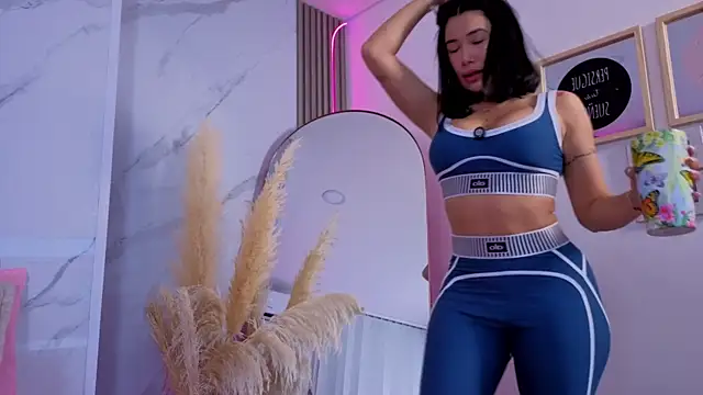 Snapshot of Chlooee__ chatting on October 24, 2025, 6:29 pm Chlooee   online show from October 24, 2025, 6:29 pm