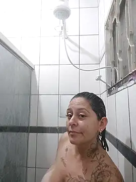 baixinhaloira online show from November 5, 2025, 3:09 am