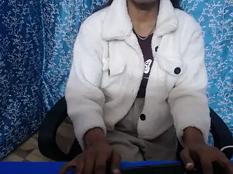 Snapshot of kayala700 chatting on December 13, 2024, 11:45 am kayala700 online show from December 13, 2024, 11:45 am