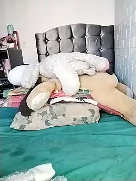 Snapshot of Yaz_Moon chatting on October 14, 2025, 10:09 pm Yaz Moon online show from October 14, 2025, 10:09 pm