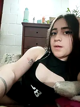 Yaz Moon online show from February 17, 2025, 11:33 pm