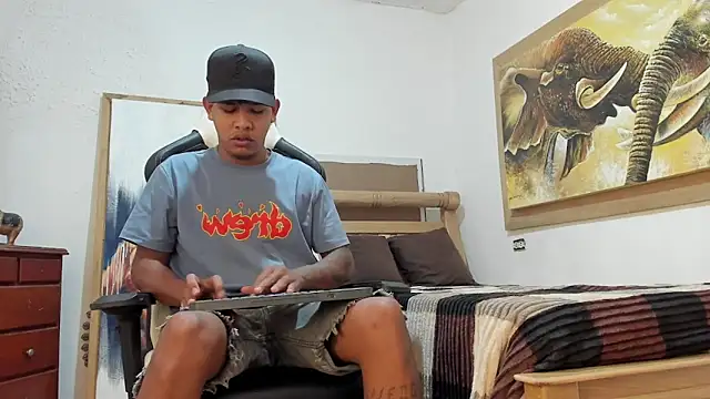 mr stiven  online show from March 18, 2026, 3:42 am