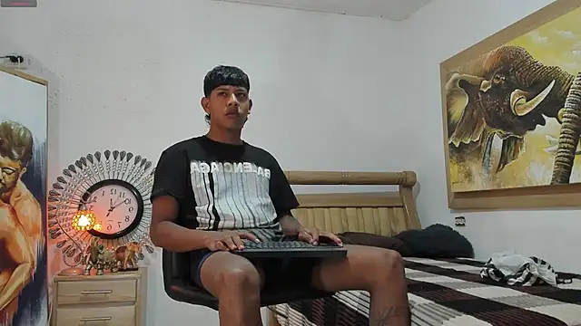 mr stiven  online show from May 26, 2026, 3:37 am