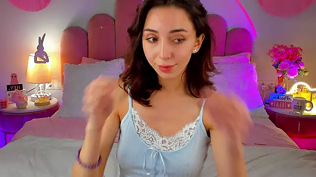 Snapshot of ElsaYoung chatting on October 24, 2025, 7:46 pm ElsaYoung online show from October 24, 2025, 7:46 pm