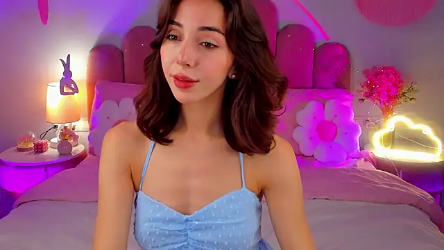 Snapshot of ElsaYoung chatting on November 10, 2025, 8:25 pm ElsaYoung online show from November 10, 2025, 8:25 pm