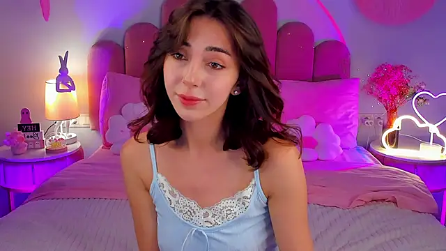 Snapshot of ElsaYoung chatting on November 6, 2025, 8:24 pm ElsaYoung online show from November 6, 2025, 8:24 pm