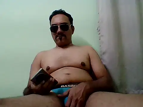 Snapshot of farhaanmacho chatting on November 7, 2025, 4:22 pm farhaanmacho online show from November 7, 2025, 4:22 pm