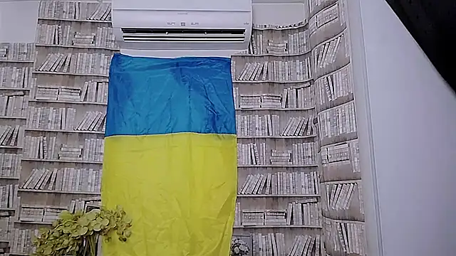 Snapshot of Lina_Star_S chatting on October 13, 2025, 5:42 am Lina Star S online show from October 13, 2025, 5:42 am