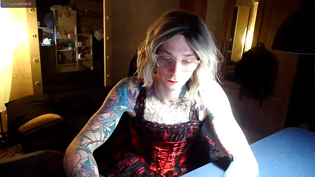 Julia dolls online show from March 17, 2026, 6:22 pm