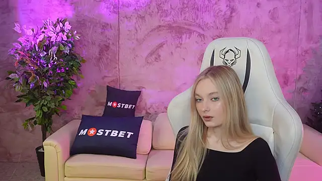 Ewa Pearl online show from January 6, 2025, 1:52 pm