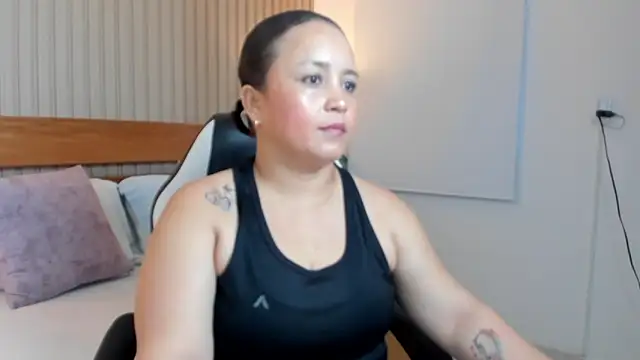 Snapshot of linda_rios_ chatting on June 4, 2026, 8:35 pm linda rios online show from June 4, 2026, 8:35 pm