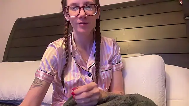 Snapshot of yourstrulylivy69 chatting on February 20, 2025, 3:56 am yourstrulylivy69 online show from February 20, 2025, 3:56 am