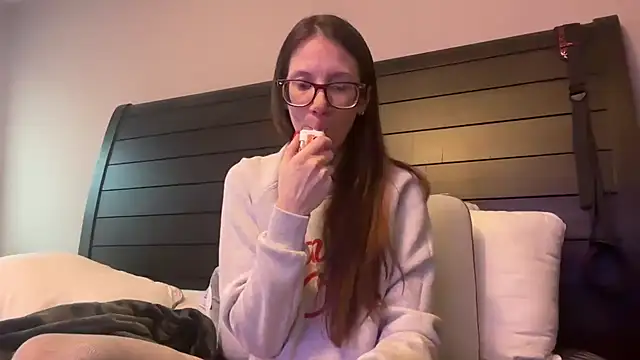 Snapshot of yourstrulylivy69 chatting on February 18, 2025, 1:44 pm yourstrulylivy69 online show from February 18, 2025, 1:44 pm