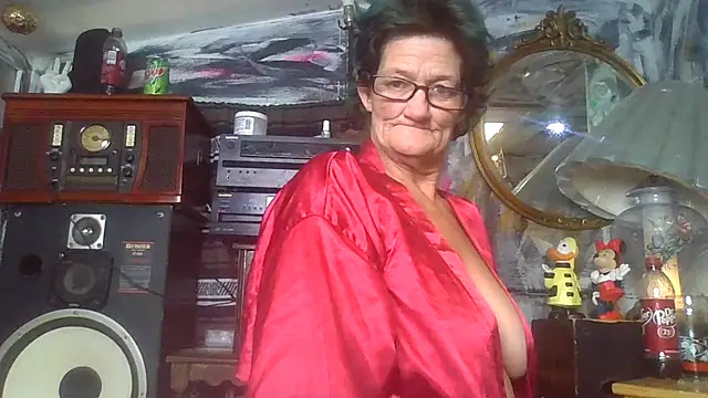 Snapshot of SlickedDryr chatting on December 12, 2024, 5:48 pm SlickedDryr online show from December 12, 2024, 5:48 pm