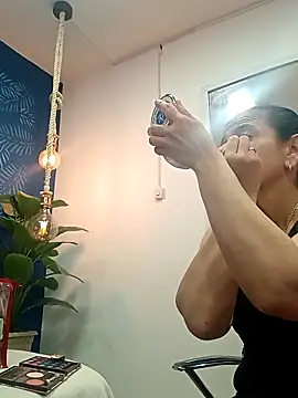 sasi luna online show from September 18, 2025, 1:58 pm