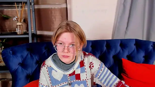 AshleyEsser online show from December 13, 2024, 7:25 am