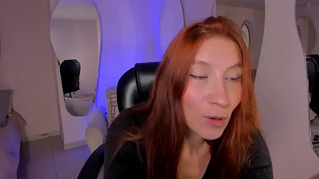 MiaFarrell  online show from May 19, 2026, 5:53 pm