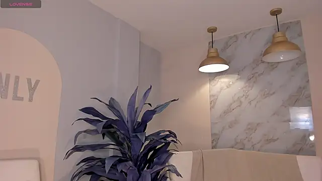 MiaFarrell  online show from March 4, 2025, 7:01 pm