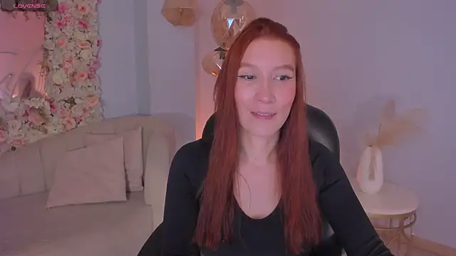 MiaFarrell  online show from May 11, 2026, 5:21 pm