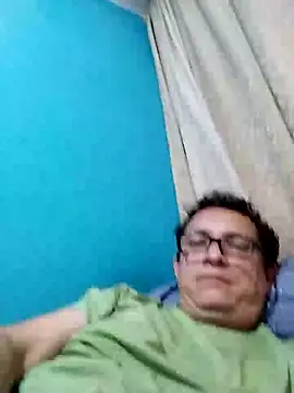 Snapshot of Bombi22 chatting on January 14, 2025, 4:57 am Bombi22 online show from January 14, 2025, 4:57 am