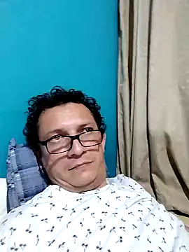 Snapshot of Bombi22 chatting on February 12, 2025, 5:26 am Bombi22 online show from February 12, 2025, 5:26 am
