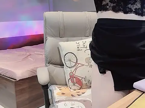 Eva-Public online show from March 18, 2025, 4:51 am