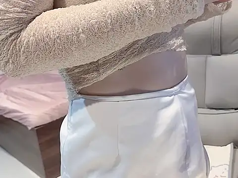 Eva-Public online show from October 4, 2025, 3:35 pm