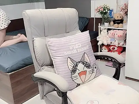 Eva-Public online show from September 22, 2025, 8:09 am