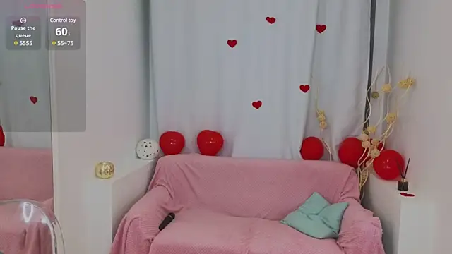 Lana  Cute  online show from February 14, 2025, 6:40 pm