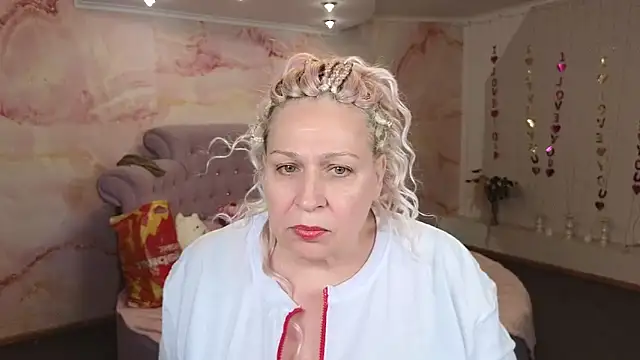 Snapshot of Penelope_Pinky chatting on October 6, 2025, 12:06 pm Penelope Pinky online show from October 6, 2025, 12:06 pm