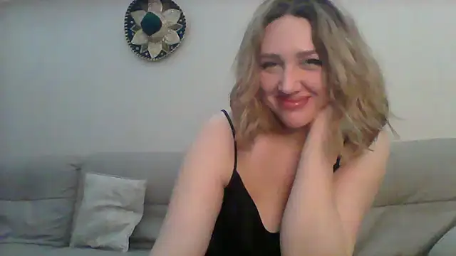 VickyLove047 online show from February 3, 2025, 5:35 pm