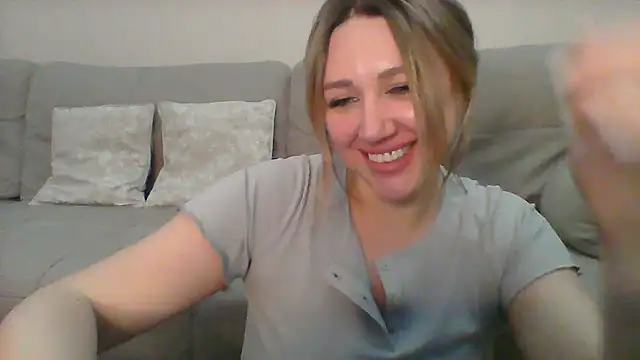 VickyLove047 online show from March 18, 2025, 5:23 pm