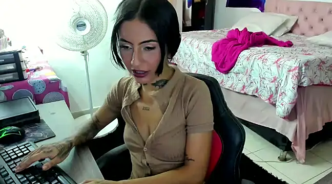 Snapshot of nicolerogers88 chatting on December 16, 2024, 6:38 pm nicolerogers88 online show from December 16, 2024, 6:38 pm