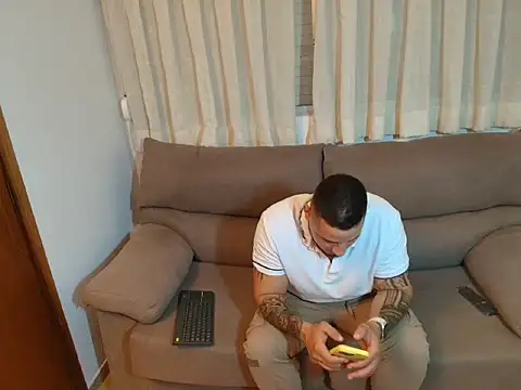 Snapshot of Geishastudios chatting on October 30, 2025, 9:33 pm Geishastudios online show from October 30, 2025, 9:33 pm