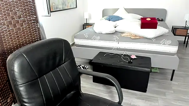 raiazane23 online show from September 20, 2025, 4:23 pm