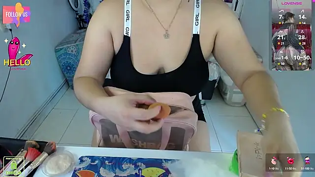 CassandraBaby  online show from October 17, 2025, 8:32 pm